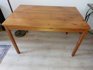 Grenenhouten tafel met 2 stoelen - gratis af te halen