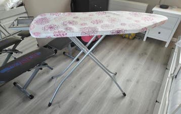 Strijkplank met bloemenprint - Gratis af te halen