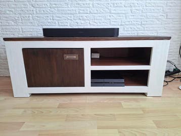 Gebruikt gratis TV-meubel met opbergruimte