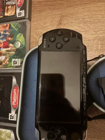 Sony PSP met 4 spellen en hoesje