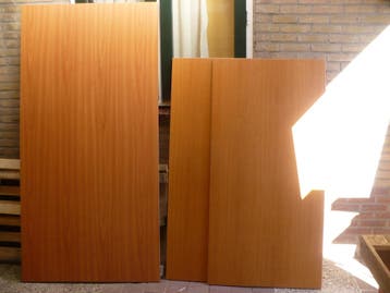 4 gratis bureaubladen, 2 x 100x200cm en 2 x 80x160cm.