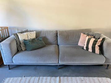 Grijze ikea bank