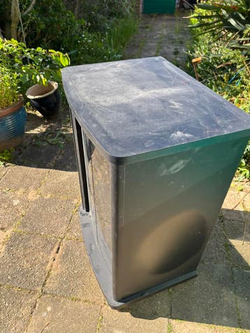 Stereo meubel met glazen deuren