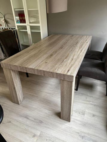 Gratis eettafel 180x100 met 6 stoelen