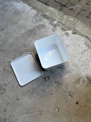 IKEA PLUGGIS Bak met deksel - Wit