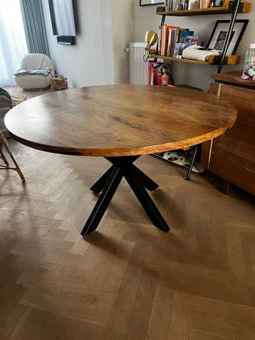 Ronde eettafel mangohout 130cm met zwart metalen onderstel