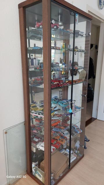 Gratis vitrinekast zonder inhoud - 1.86m hoog, 76cm breed