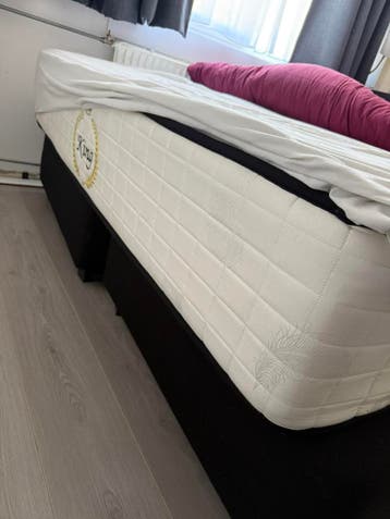 Gratis boxspring 180 x 200 + matras + kleding kast 150x 200