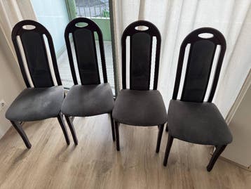4 GRATIS houten stoelen met stoffering op te halen