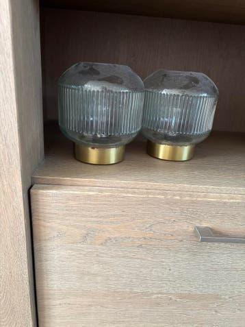 Set van 2 mintgroene lampjes met geribbeld glas en goudkleur