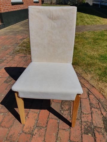 Gratis Ikea stoelen met witte hoezen