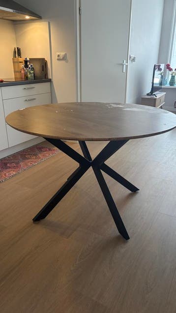 Ronde eettafel met beschadigd blad GRATIS