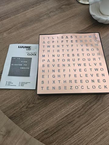 Digitale LED Word Klok - USB-C/Batterij - Leeuwarden