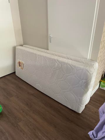 Gratis 2 nette matrassen