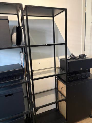 Gratis IKEA Vittsjö stellingkast zwart