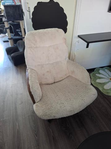 Comfortabele draaibare fauteuil met schapenvacht look