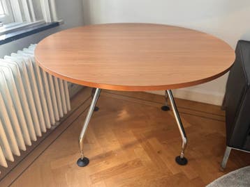 Gratis vandaag 1 mei, nog op te halen eet- / vergadertafel