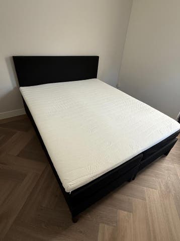 Boxspring 160x200 cm met hoofdbord en topmatras (GRATIS)