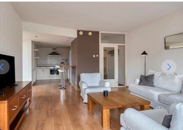 Complete Woonkamerset: Salon Tafel, Dressoir, Bank en 2 Stoe