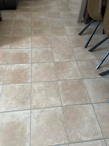 GRATIS Gemêleerde klik laminaatvloer 34m2 met tegels design