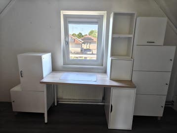 Diverse witte IKEA-kasten en bureau gratis af te halen