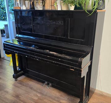 Zwarte piano
