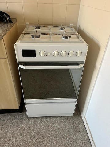 Wit gasfornuis met oven - Gebruikt