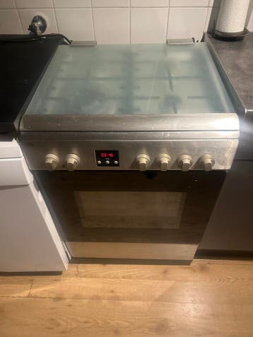 GRATIS goedwerkend Gasfornuis met Oven - 4 Pitten