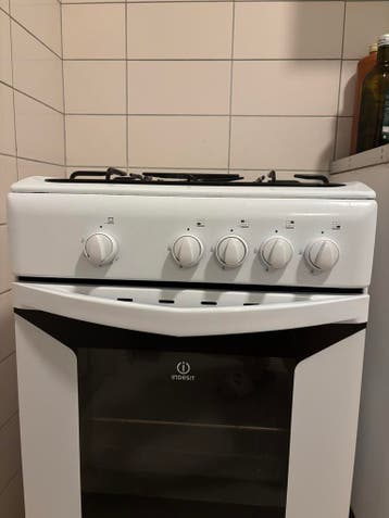 Indesit Vrijstaand Gasfornuis met Oven