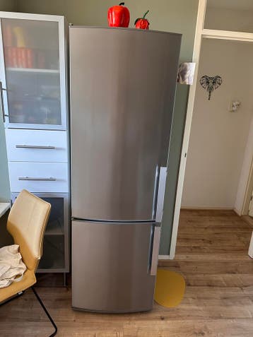 Mooie ikea koel/vries combinatie graag morgen zondag ophalen