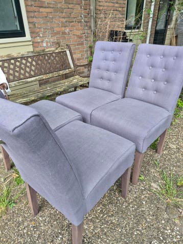 GRATIS Set van 4 grijze eetkamerstoelen