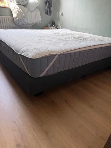 Gratis op te halen: boxspring 180x200 zonder hoofdbord