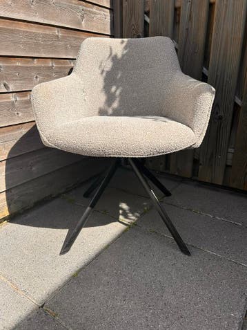 GRATIS: draaibare stoel - Beige stof met metalen poten
