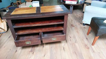 Stevig houten tv-meubel met 2 lades