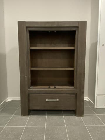 (gratis ophalen) robuuste kast (160 x 110 x 45 cm)