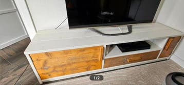 Gratis televisiemeubel - 2m lang, 50cm hoog/diep