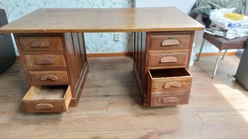 Eikenhouten Bureau met 7 Lades en Dossierlade - 150x80x77cm