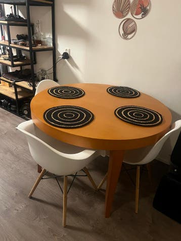 Gratis Ronde eettafel met 2 stoelen