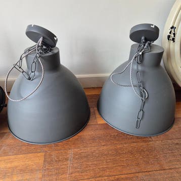 Gratis afhalen! Twee hanglampen in goede staat