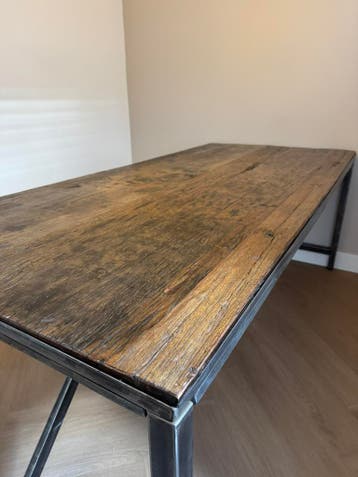 Industriële eettafel