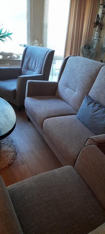 Gratis bank met twee stoelen