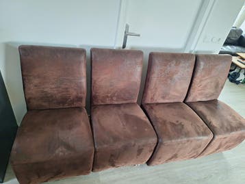 Gratis 4 bruine eetkamerstoelen