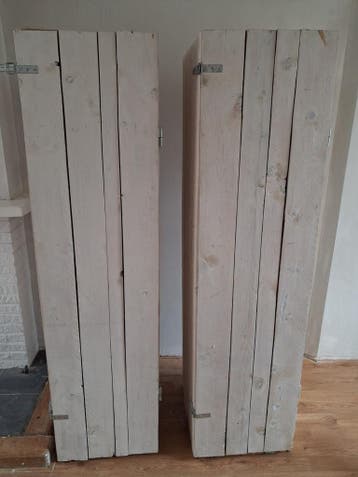 Twee whitewash kasten van oude kisten - 190x50x57 cm