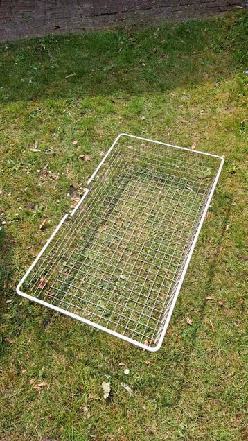 Gratis: pax (ikea) Rechthoekige metalen mand/rek