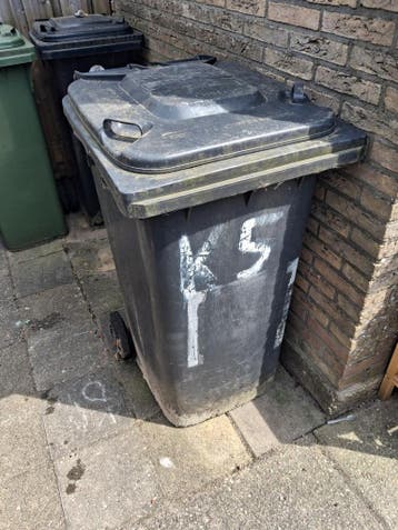 Gebruikte Grijze Afvalcontainer met Wielen