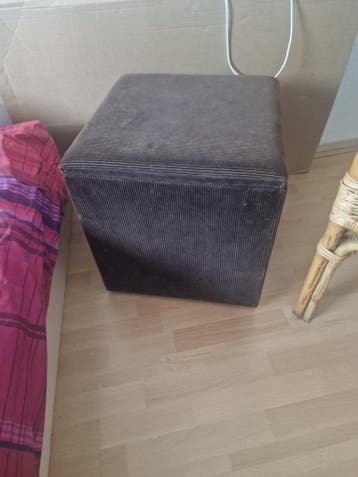 Bruine ribfluwelen poef - Comfortabel en stijlvol