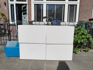 Twee witte IKEA kasten gratis af te halen