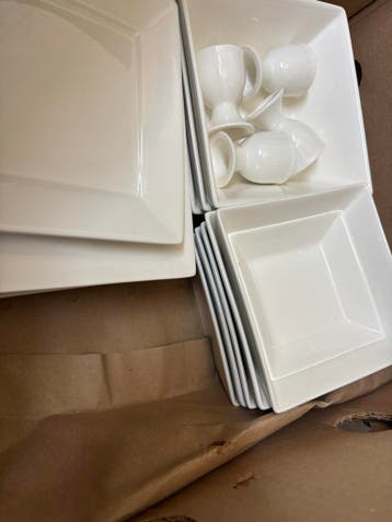 Wit servies: borden, kommen