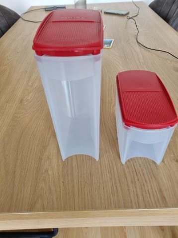 2 tupperware voorraad bussen
