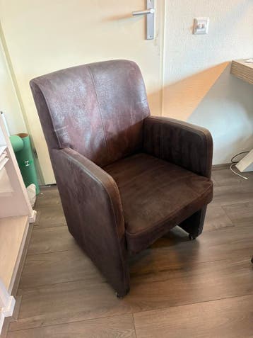 GRATIS stoelen op wieltjes - 6 stuks, goede conditie